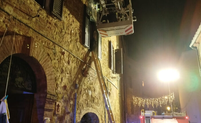 Montisi: intervento dei Vigili del fuoco per l’incendio in una palazzina