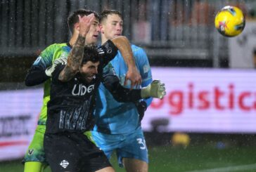 Nella bufera del "Penzo" Venezia e Como pareggiano 2-2