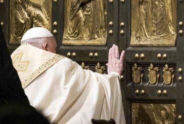 Giubileo, il Papa apre la porta di Rebibbia, "La speranza non delude"