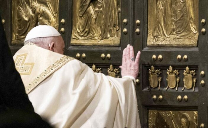 Giubileo, il Papa apre la porta di Rebibbia, "La speranza non delude"