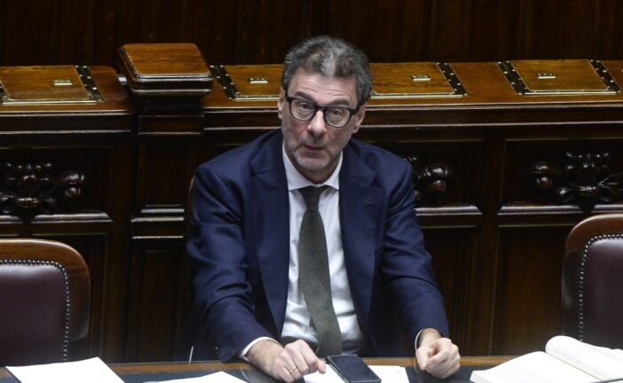 Manovra, Giorgetti "Taglia sprechi e dà ai più bisognosi"