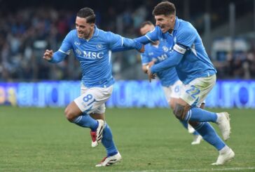 Il Napoli batte il Venezia 1-0 e ritrova la vetta