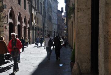 Fuga di negozi nel centro. “Senza un metodo si rischia la desertificazione della città”