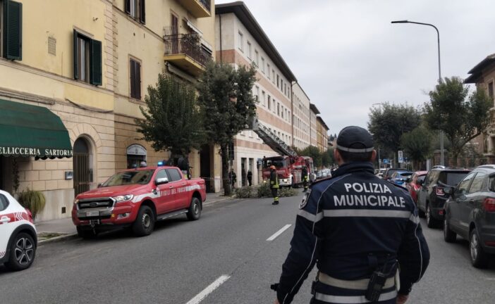 Senso unico alternato in via Cavour