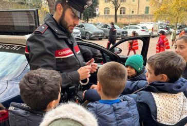 I bimbi della Petrilli in visita alla Caserma dei Carabinieri di Siena