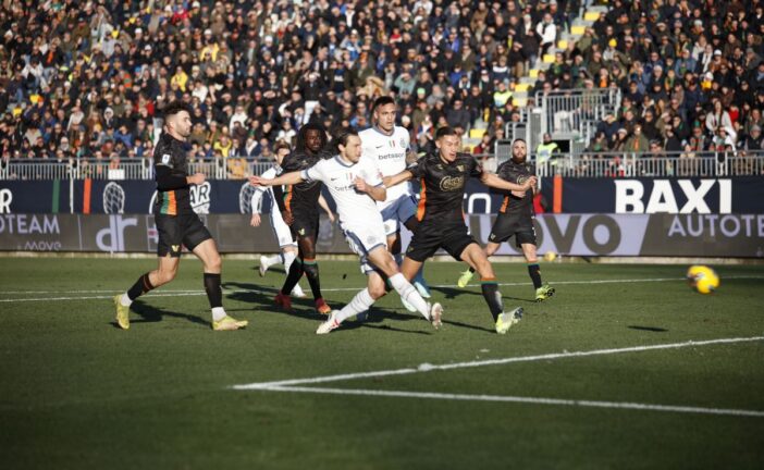 L'Inter vince a Venezia 1-0, decisivo Darmian