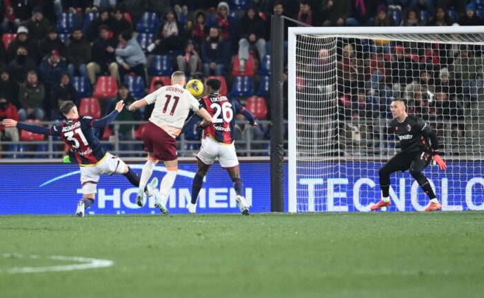 La Roma si salva in extremis, finisce 2-2 a Bologna