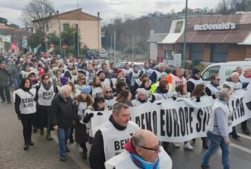 250 lavoratori al corteo della Beko di Siena