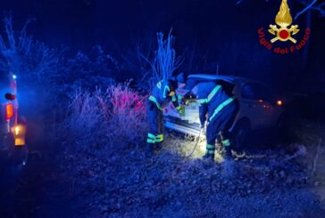 74enne in panne con l’auto soccorso dai Vigili del fuoco