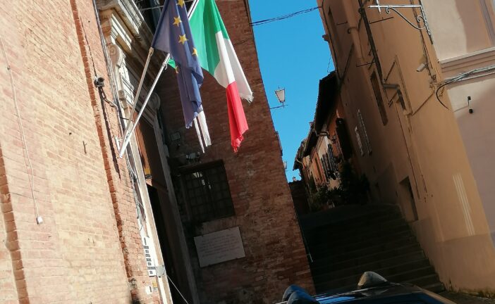 Bandiera stracciata al carcere di Santo Spirito