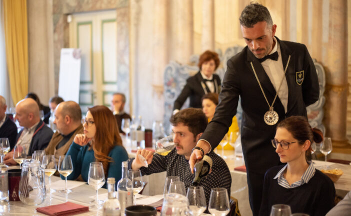 Le bolle d’Italia, i vini passiti, i rossi toscani nelle Masterclass di Wine&Siena