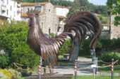 Il gallo di Fabio Zacchei è in piazza “Benito Ricasoli”