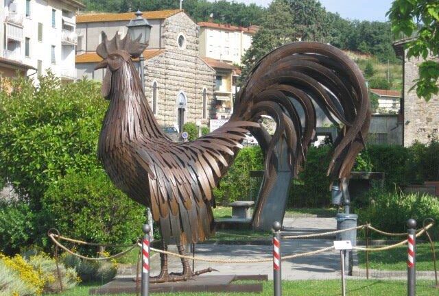 Il gallo di Fabio Zacchei è in piazza “Benito Ricasoli”