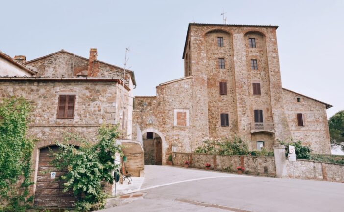 Aperta la biblioteca comunale di Contignano, grazie a volontari