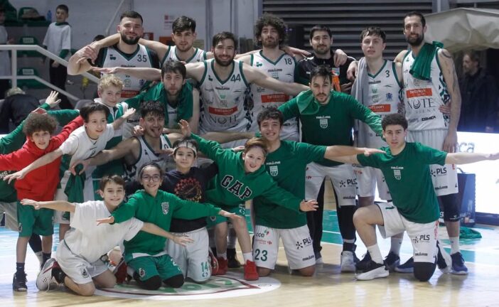 La Mens Sana resiste alla rimonta di Varese e vince 73-68