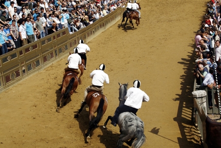 Promemoria: fantini e cavalli per il prossimo Palio