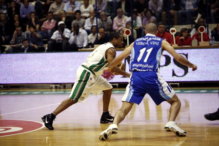 Siena ancora travolgente con Cantù: 104-74