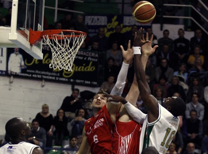 Mens Sana-Armani 80-65. Siena sempre avanti