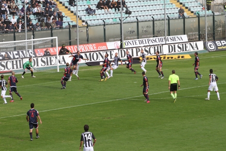 Robur: un punto amaro con il Crotone