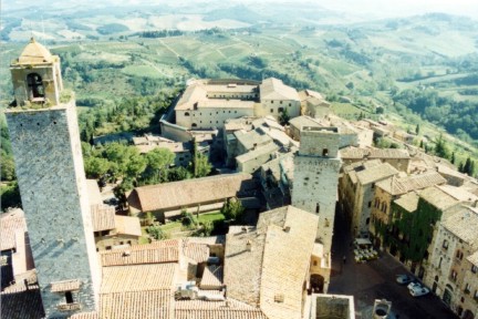 Calici di stelle sotto le torri, fascino imperdibile