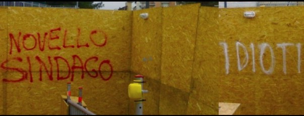 Scritte offensive nel sottopasso di Largo Gramsci