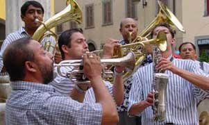 I ritmi dei Balcani per il Ferragosto a Bagno Vignoni