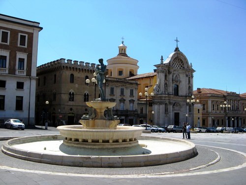 Notte bianca a L’Aquila. Nella zona rossa