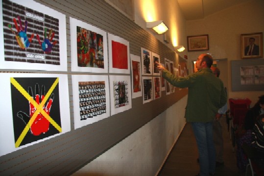 Gli studenti inaugurano a Chiusi la mostra sulla caduta del muro di Berlino