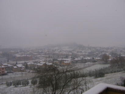 La Valdichiana si è svegliata sotto un manto di neve