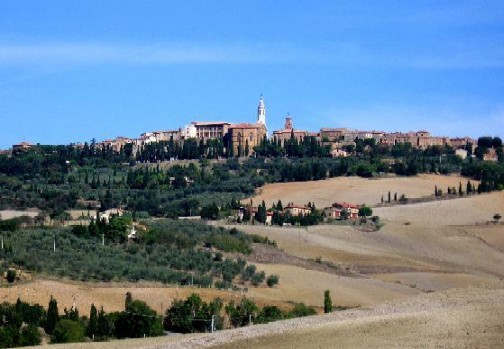 Pienza, via i calcinacci serviti per il "parcheggio fai da te"