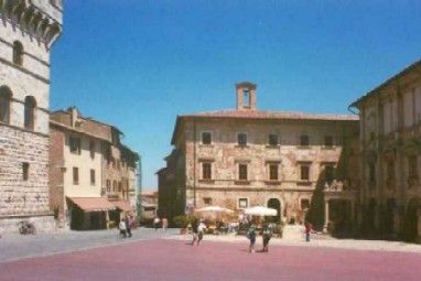 Montepulciano, bilancio positivo per le aree pedonali in centro storico