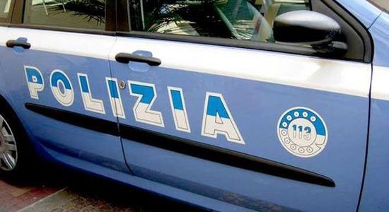 Giovane donna tenta il suicidio: salvata dalla Polizia