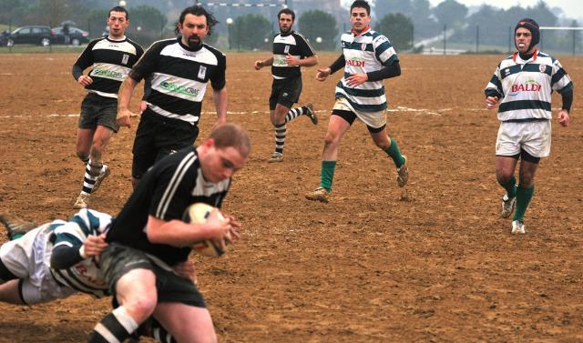 Rugby: il Cus s’impone nettamente su Jesi