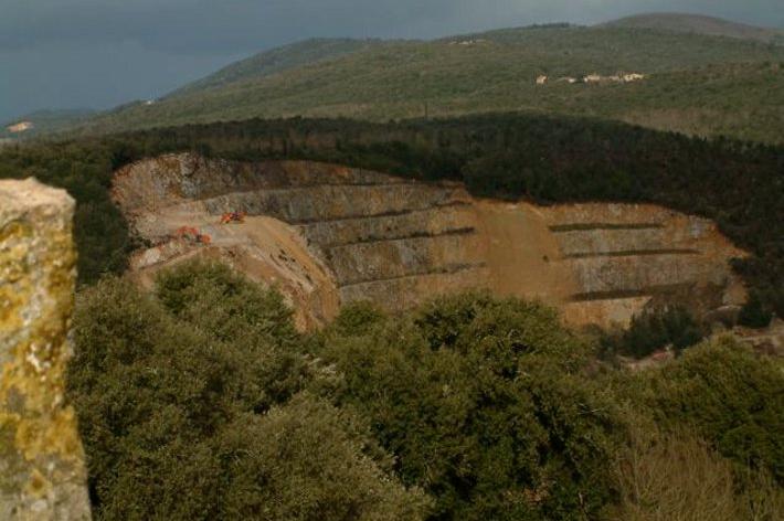 Riapertura di cave sulla Montagnola