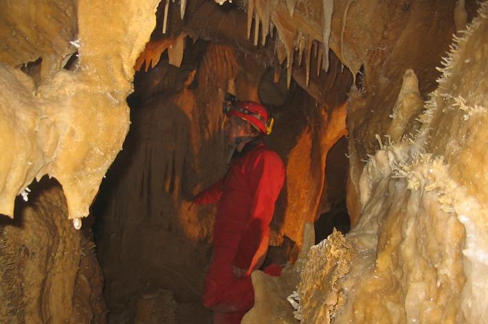 Cave: a rischio le grotte della Montagnola