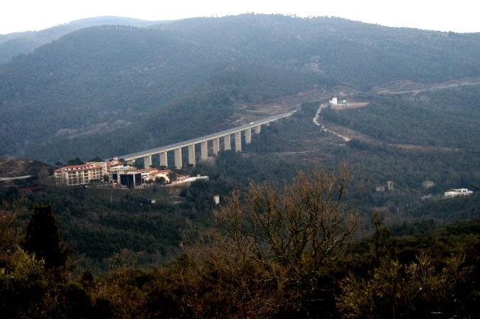 Cerca di gettarsi da Petriolo. Salvato dalla Polizia